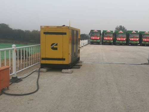 路北电力系统的稳定性和设备兼容性如何影响发电机组的频率规格？